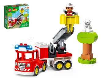 Конструктор LEGO DUPLO Town Пожежна машина зі шлангом і пожежником, 28 деталей