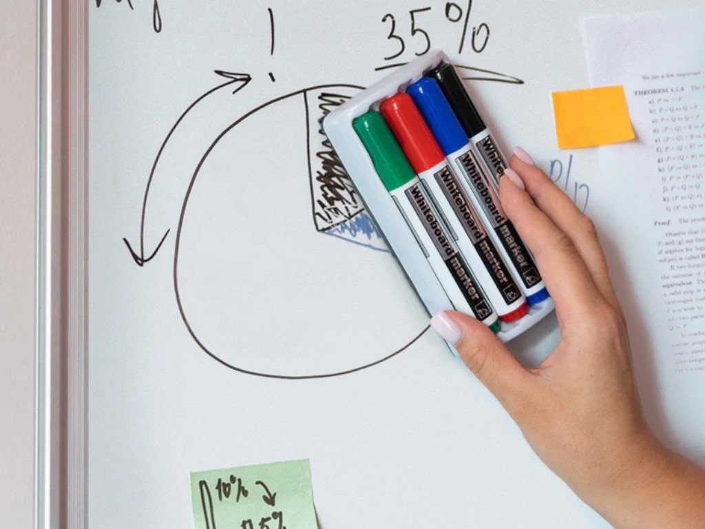 Маркер для досок Axent Delta Whiteboard, набор 4 цвета + магнитная губка-тричач