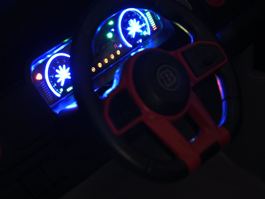 Электромобиль M 6404EBLR-1(24V) р/к 2.4G, 2х35W/2х45W, 1х24V/8AH, USB, MP3, EVA, Bluetooth