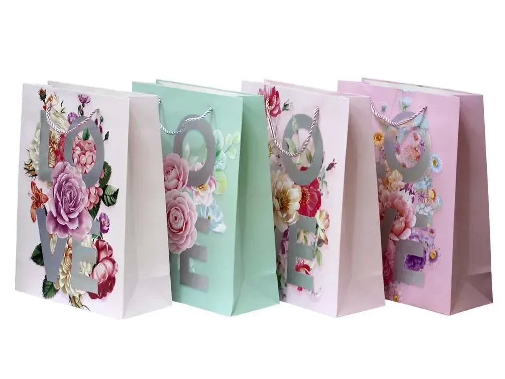 Пакет подарунковий картонний LOVE Q556S, 18×23×10 см, мікс видів (ціна за 1 шт.)