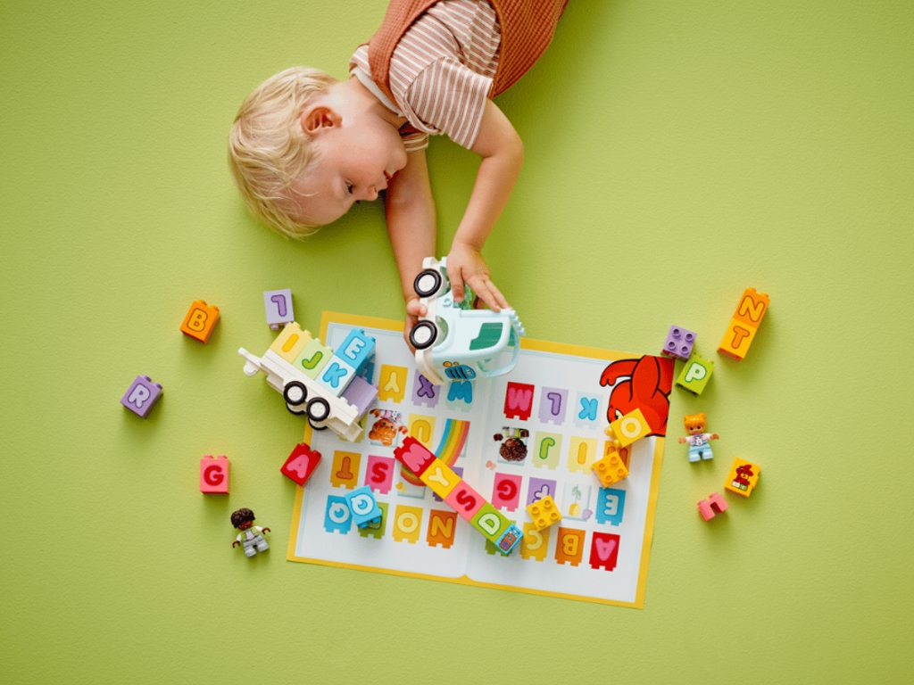 Конструктор LEGO DUPLO Town Грузовик с алфавитом, 36 деталей