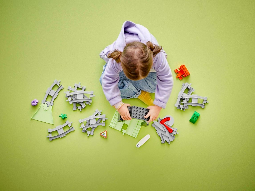 Конструктор LEGO DUPLO Town Дополнительный набор: Железнодорожный тоннель и колеи, 20 деталей