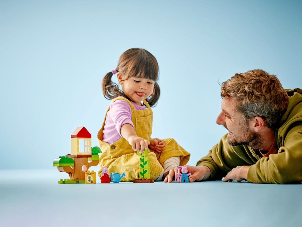 Конструктор LEGO DUPLO Peppa Pig Сад и домик на дереве Пеппи, 20 деталей