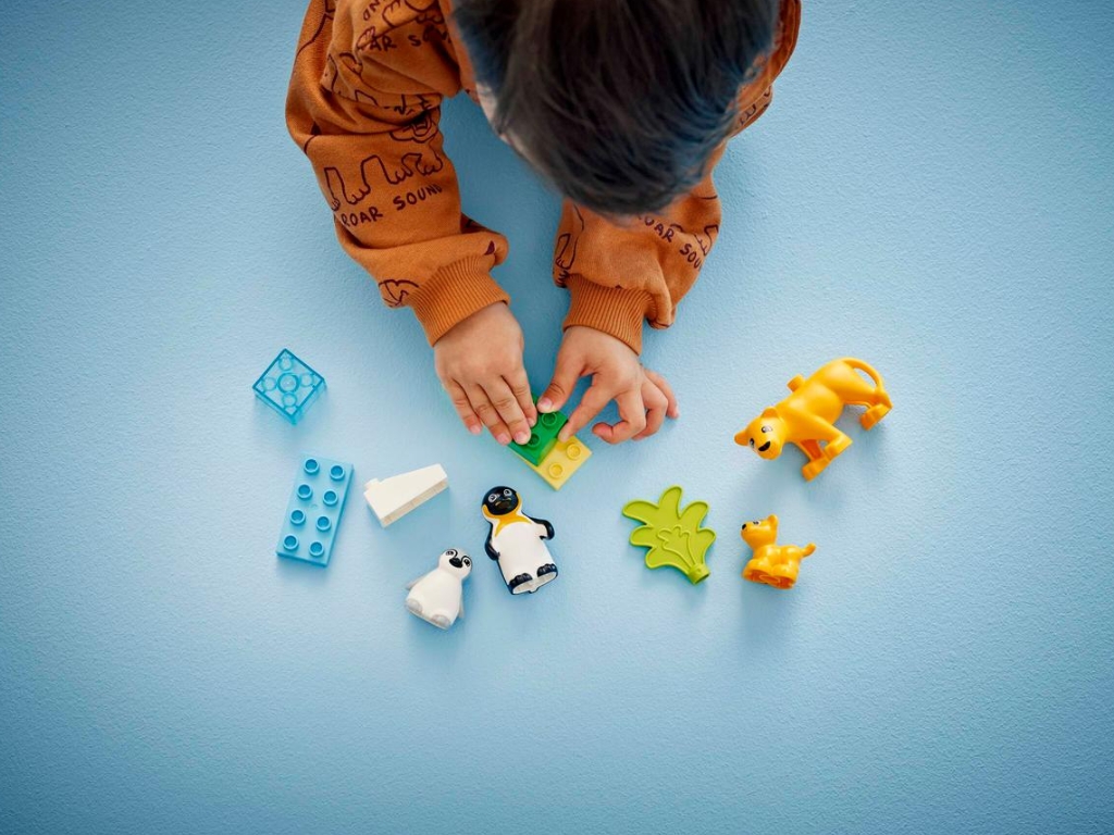 Конструктор LEGO DUPLO Town Семейства диких животных: Пингвины и львы, 10 деталей