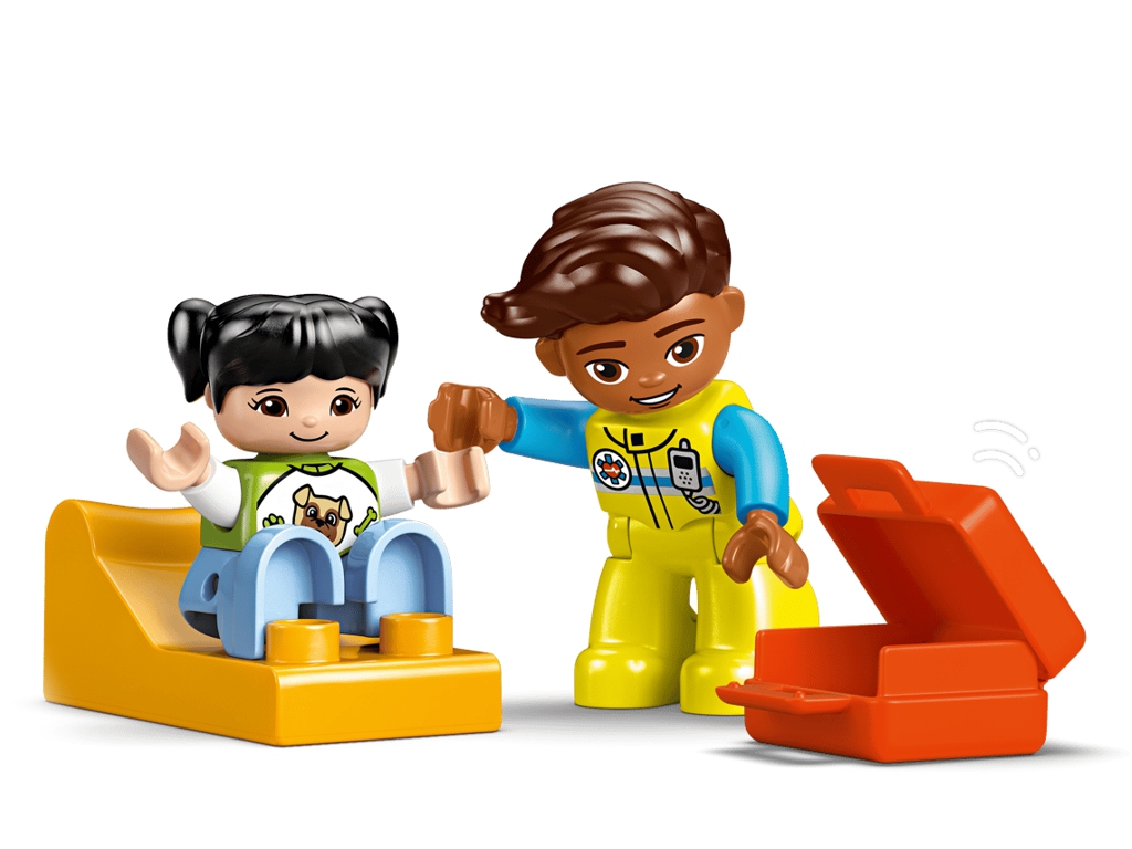 Конструктор LEGO DUPLO Town Швидка допомога та водій, 19 деталей