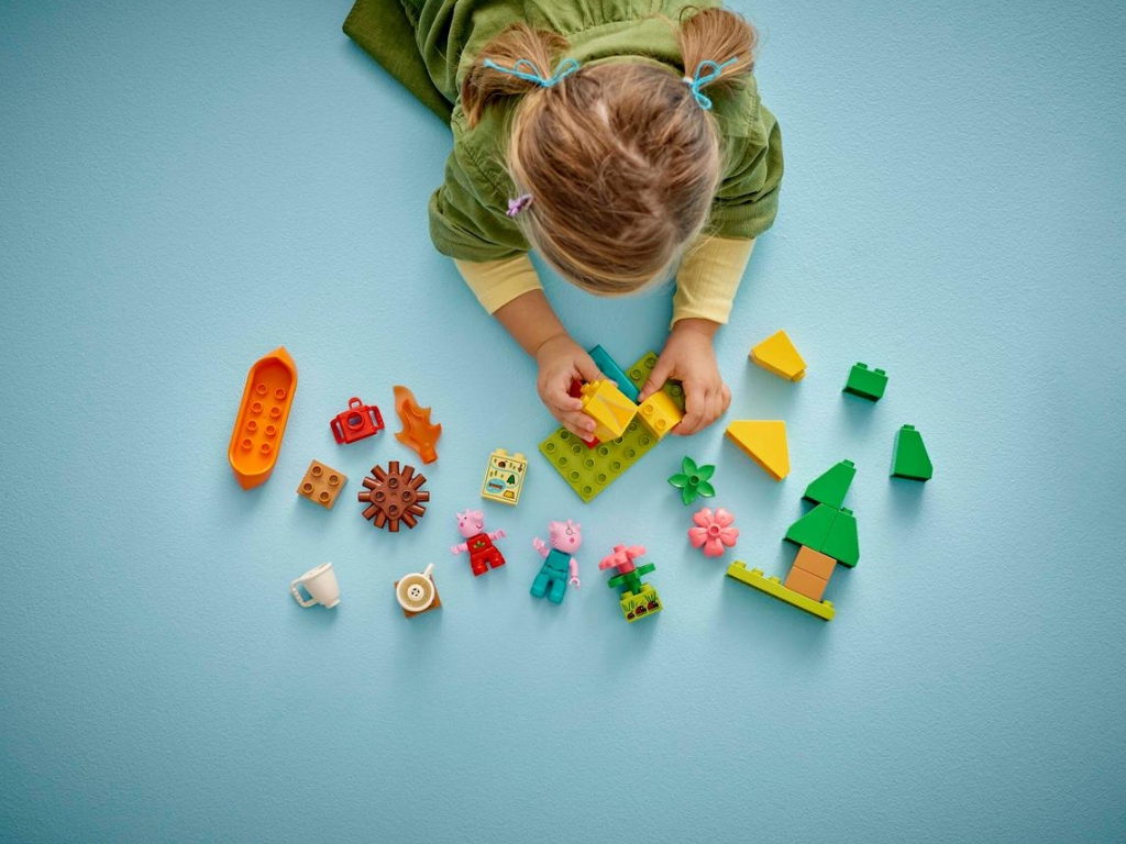 Конструктор LEGO DUPLO Peppa Pig Туристический поход, 32 детали