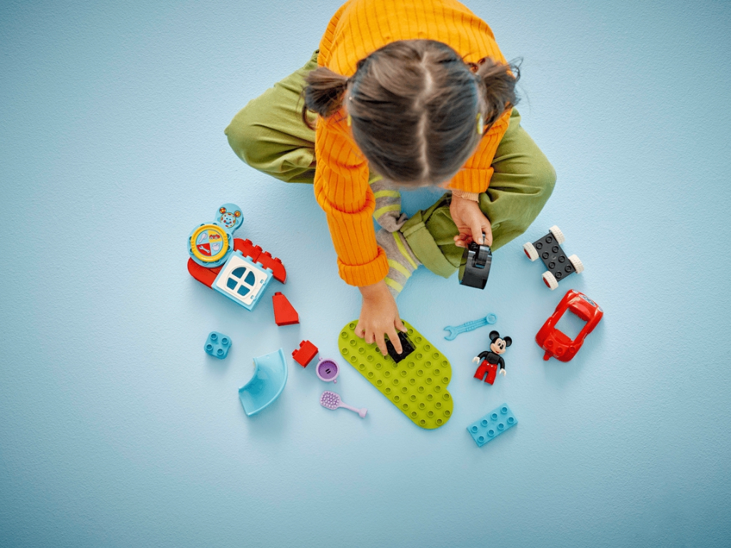 Конструктор LEGO DUPLO Disney Міккі Маус: Клубний будинок і автомобіль, 27 деталей