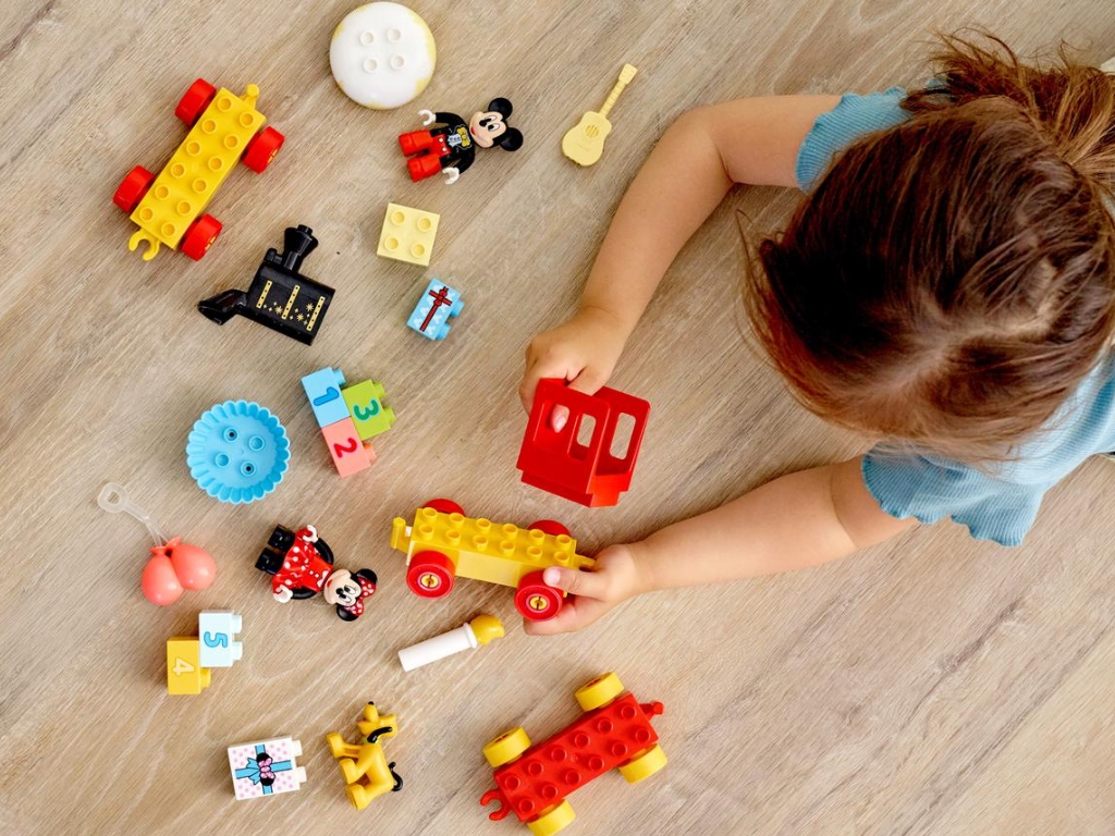 Конструктор LEGO DUPLO Disney Поезд ко дню рождения Микки и Минни, 22 детали