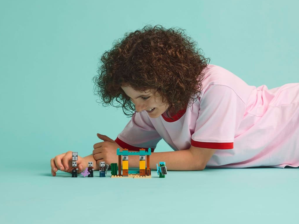 Конструктор LEGO Minecraft Пустынный патруль разбойника, 105 деталей