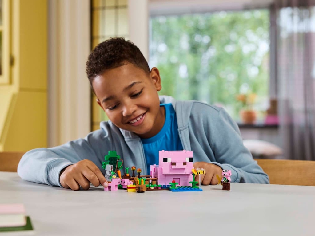 Конструктор LEGO Minecraft Будинок для поросят, 238 деталей