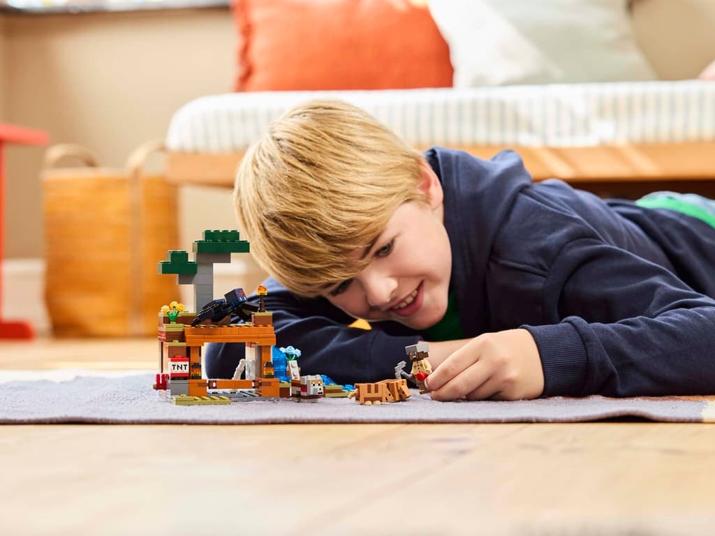Конструктор LEGO Minecraft Шахтная экспедиция Броненосец, 247 деталей