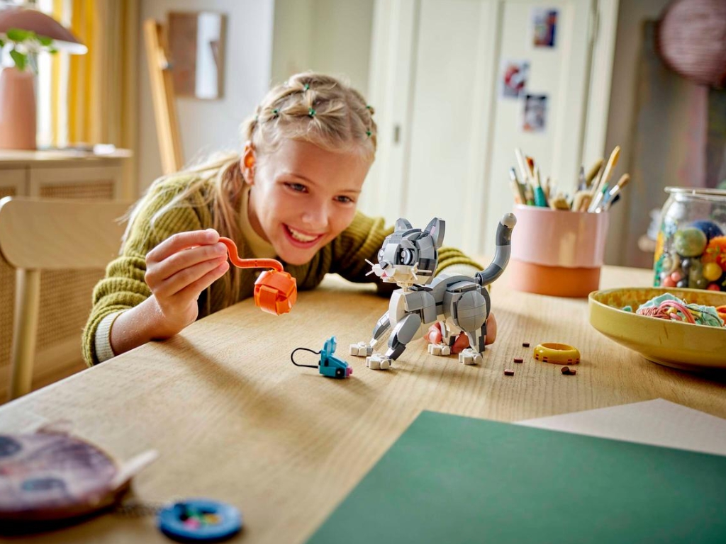 Конструктор LEGO Creator 3 в 1 Игривый кот, 407 деталей