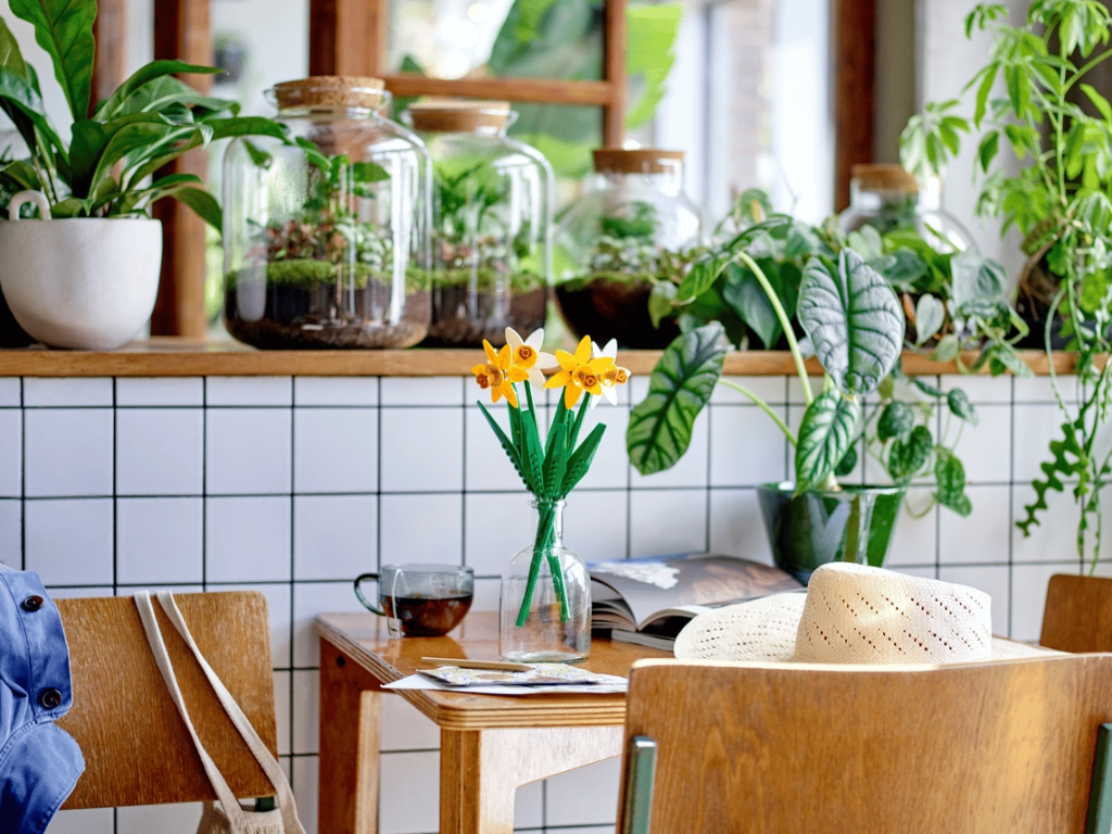 Конструктор LEGO Botanicals Нарциссы, 216 деталей