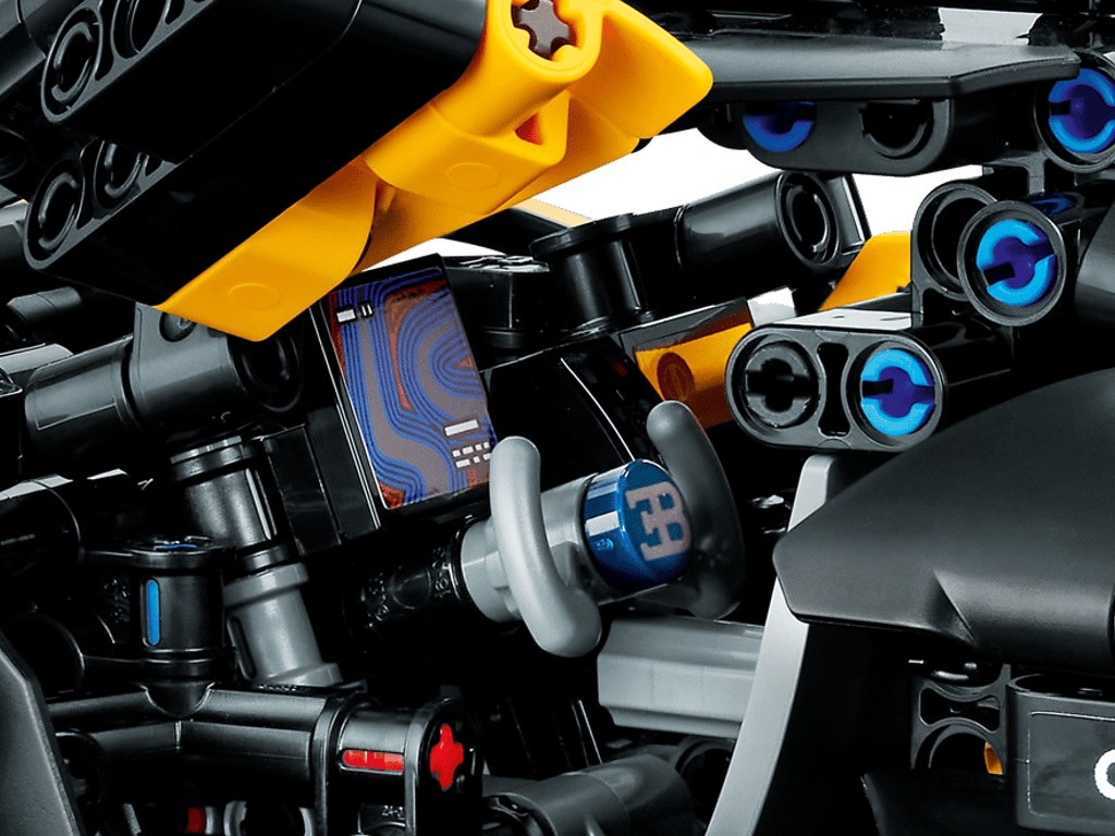 Конструктор LEGO Technic Bugatti Bolide, 905 деталей