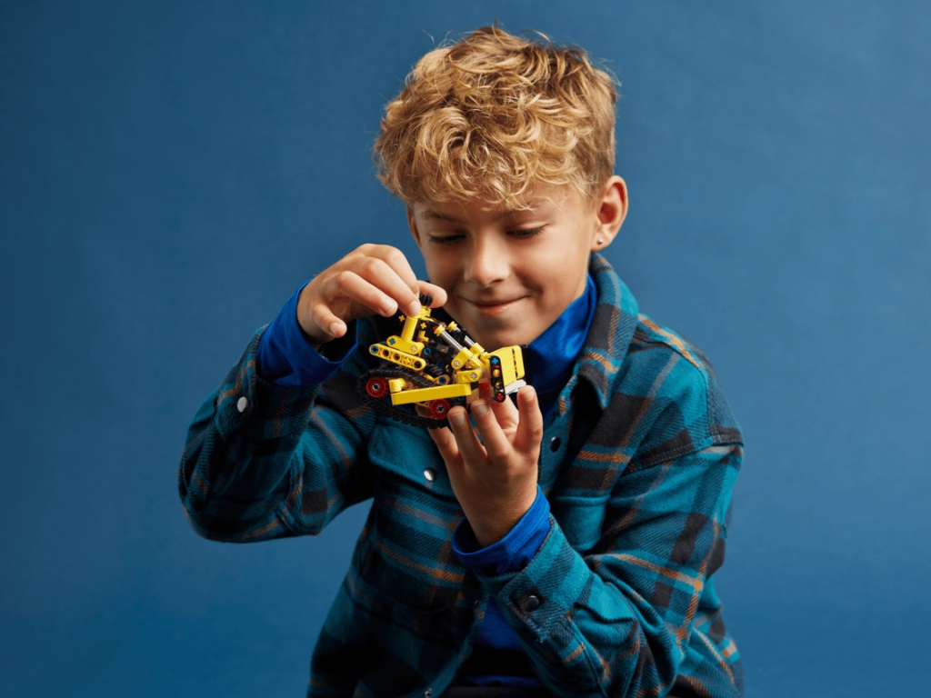 Конструктор LEGO Technic Надпотужний бульдозер, 195 деталей