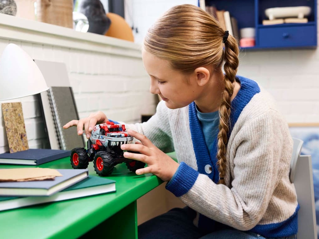 Конструктор LEGO Technic Monster Jam ThunderROARus с инерционным двигателем, 232 детали