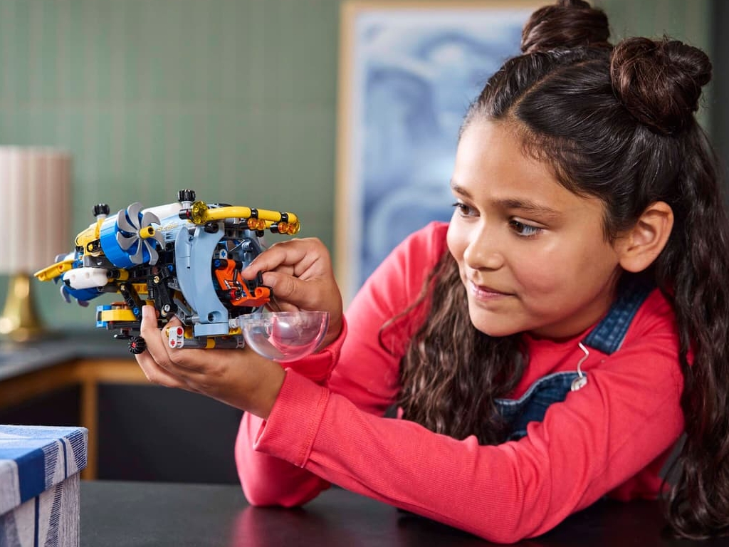 Конструктор LEGO Technic Глубоководная исследовательская подлодка, 413 деталей