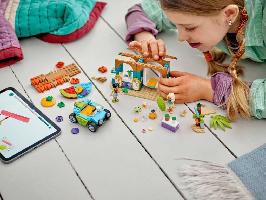 Конструктор LEGO Friends Пляжный лавочка смузи, 213 деталей