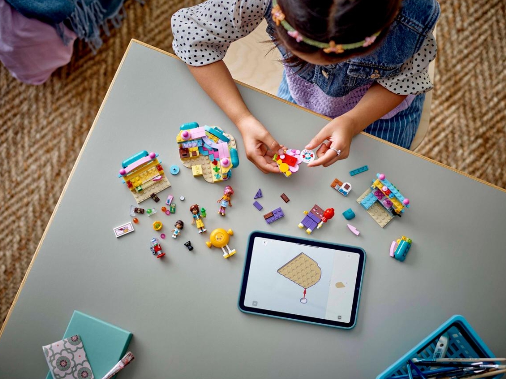 Конструктор LEGO Friends Кондитерская Хартлейк-Сити, 376 деталей