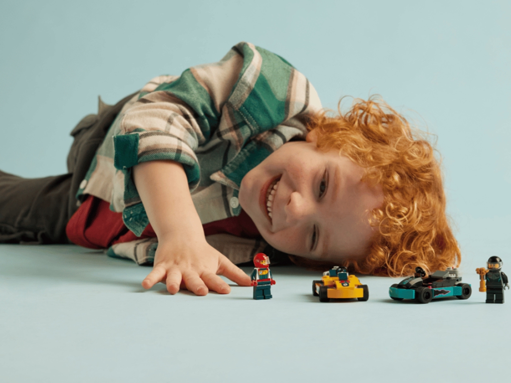 Конструктор LEGO City Картинги и гонщики, 99 деталей