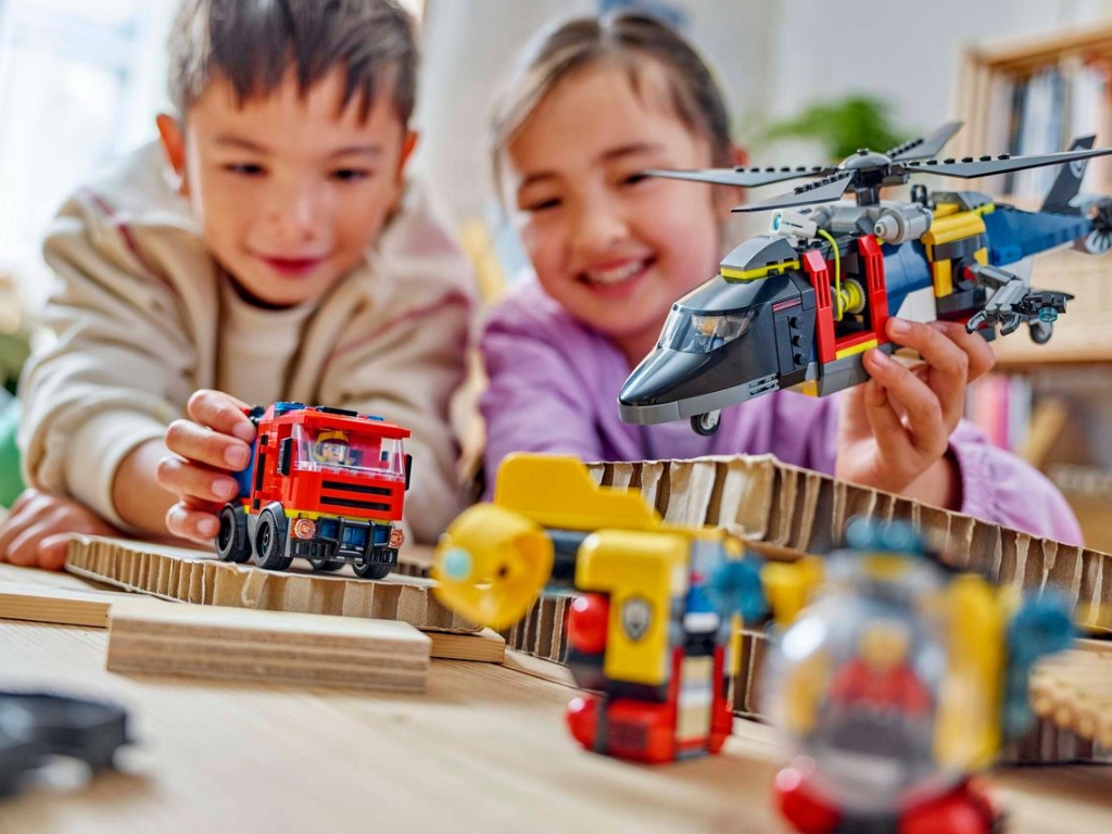 Конструктор LEGO City Ремикс вертолетов, пожарных машин и подлодок, 874 детали