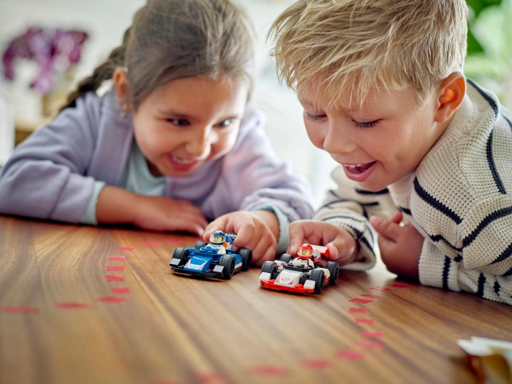 Конструктор LEGO City Автогонки F1 команд Williams Racing и Haas F1, 92 детали