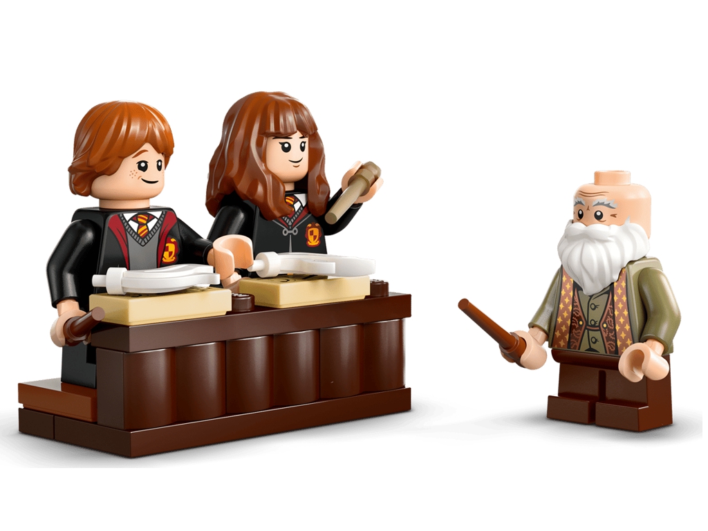 Конструктор LEGO Harry Potter Замок Гоґвортс: Урок чарів, 204 деталі