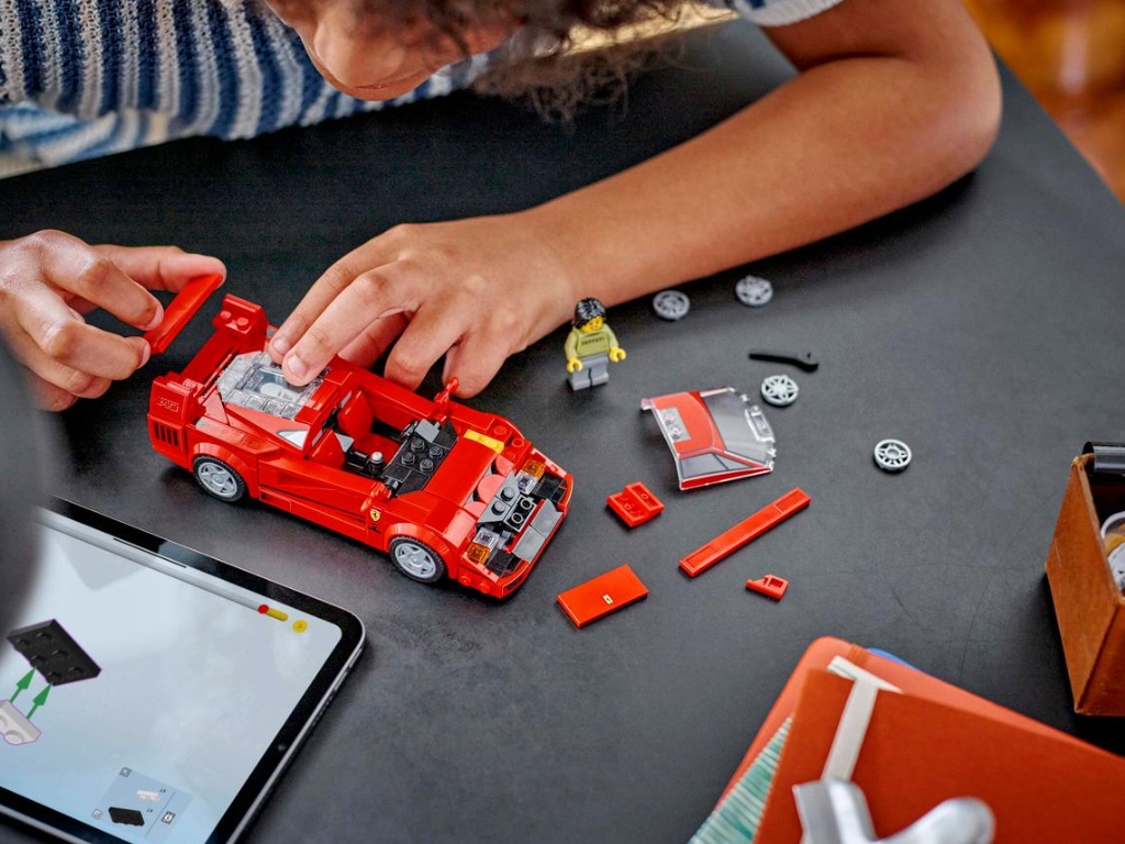 Конструктор LEGO Speed Champions Суперкар Ferrari F40, 318 деталей