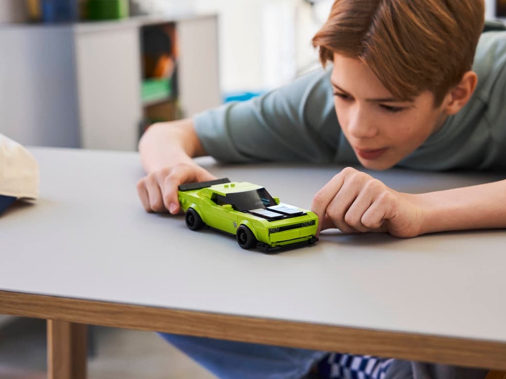 Конструктор LEGO Speed Champions Dodge Challenger SRT Hellcat, 390 деталей