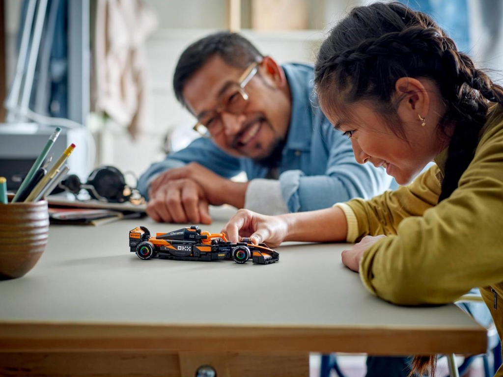 Конструктор LEGO Speed Champions Автомобиль для гонки McLaren F1 Team MCL38, 269 деталей